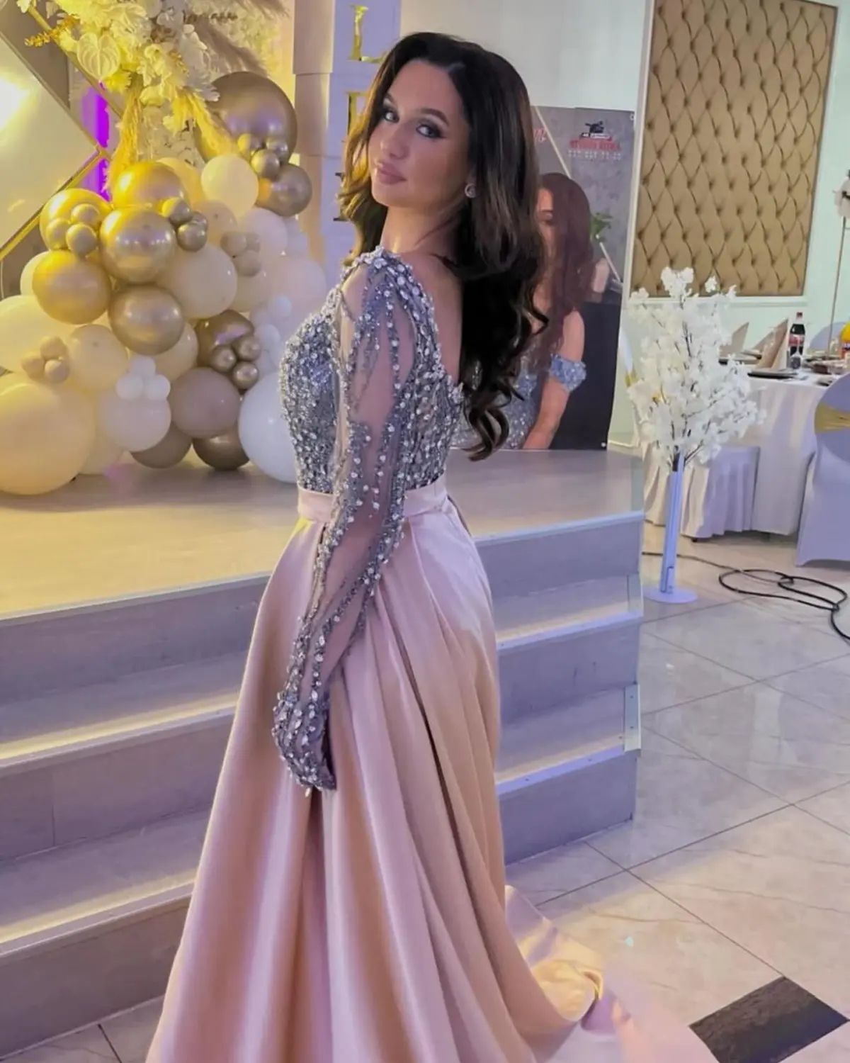 Kleid des V&E-Models im Mondlicht- und Hautkleid